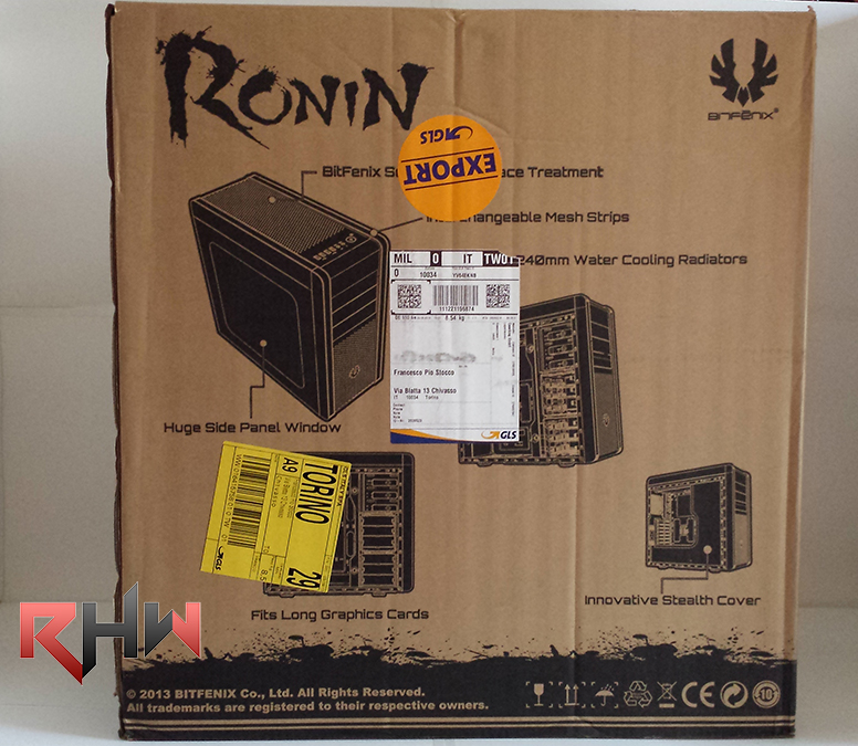 Nella parte posteriore troviamo raffigurate alcune viste del cabinet e qualche riferimento a caratteristiche esclusive che fanno del Ronin un ottimo case, con soluzione tecniche che possiamo ritrovare in prodotti di fascia ben superiore.