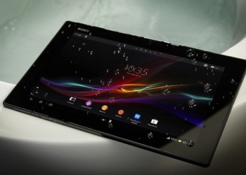 Sony Xperia Tablet immerso in una registrazione video in acqua