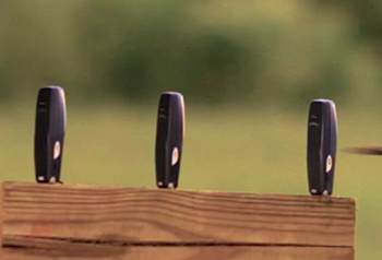 Nokia 3310 sfida un fucile calibro 50