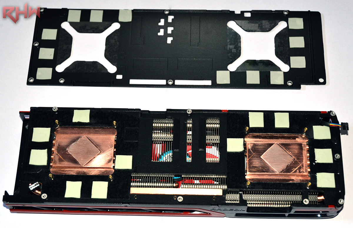 Once removed, here it is the copper/aluminium heatsink, with thermal pads for memory chips and VRMs all over the frontplate and the backplate.