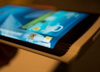 Samsung presenterà uno smartphone con display curvo nel mese di Ottobre