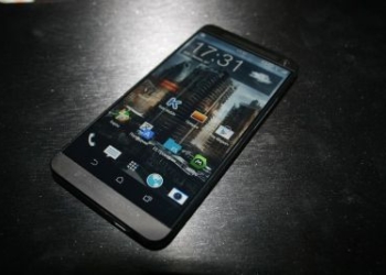 HTC M8 si mostra in alcune foto
