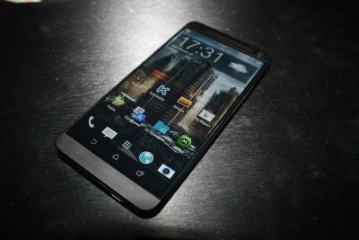 HTC M8 si mostra in alcune foto