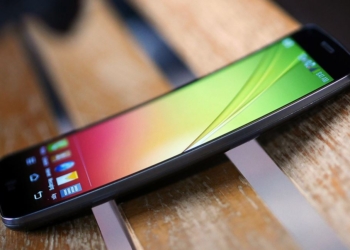 LG G Flex: iniziano le vendite presso i Vodafone Store Italiani a 899€