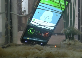 Samsung Galaxy S5 supera il testo d’immersione oltre 1mt d’acqua