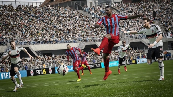 FIFA 15 mantiene il primato nella classifica UK