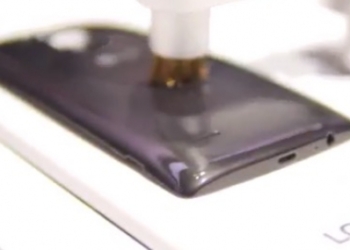 LG G Flex 2: backcover si rigenera automaticamente in caso di graffi