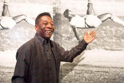 Pelè cita Samsung per 30 milioni di dollari