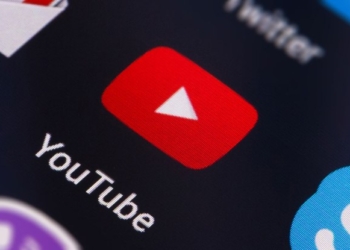 Youtube mette l’abito nero: arriva la dark mode su iOS, al momento