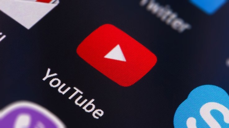 Youtube mette l’abito nero: arriva la dark mode su iOS, al momento