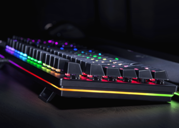 Una tastiera coi raggi laser, la Razer Huntsman