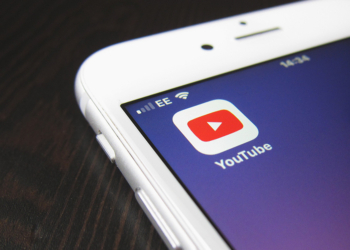 YouTube si aggiorna: nuove gesture per navigare tra i video, ma solo su iOS