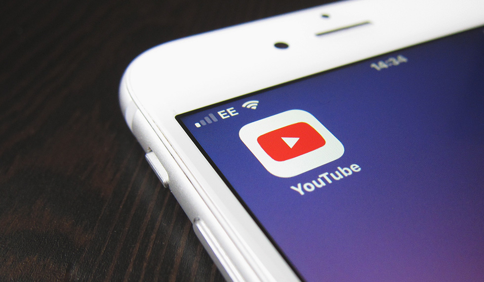 YouTube si aggiorna: nuove gesture per navigare tra i video, ma solo su iOS