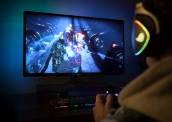 ASUS CG32UQ: arriva in Italia il monitor per console