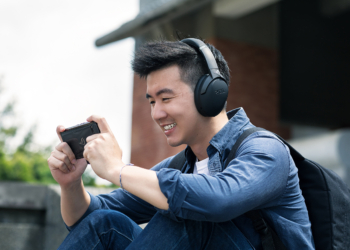 Arrivano le ROG Strix Go 2.4, le prime cuffie da gaming wireless