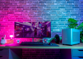 Cooler Master NR200P MAX, case dotato di PSU e AIO preinstallati